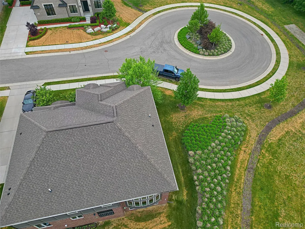 4966 Park Manor Drive Troy City MI 48098