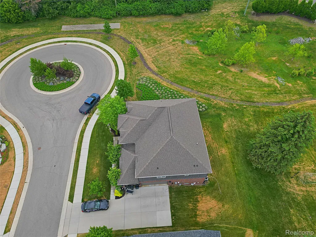 4966 Park Manor Drive Troy City MI 48098