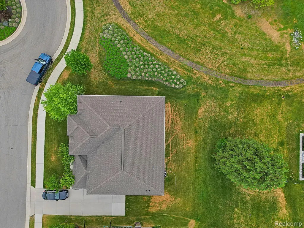 4966 Park Manor Drive Troy City MI 48098
