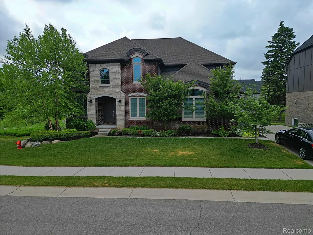 4966 Park Manor Drive Troy City MI 48098