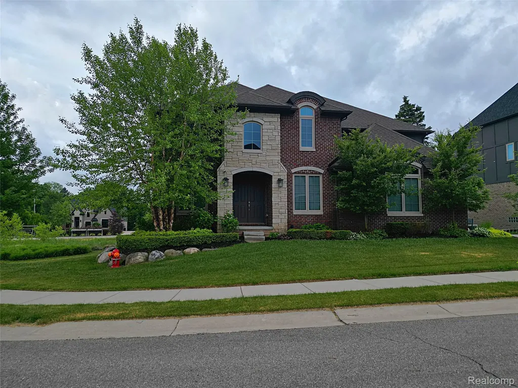 4966 Park Manor Drive Troy City MI 48098