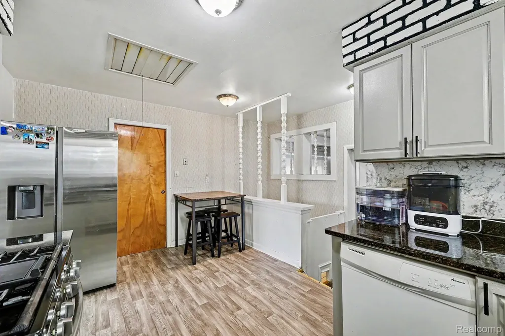 28326 Alden Street Madison Heights City MI 48071
