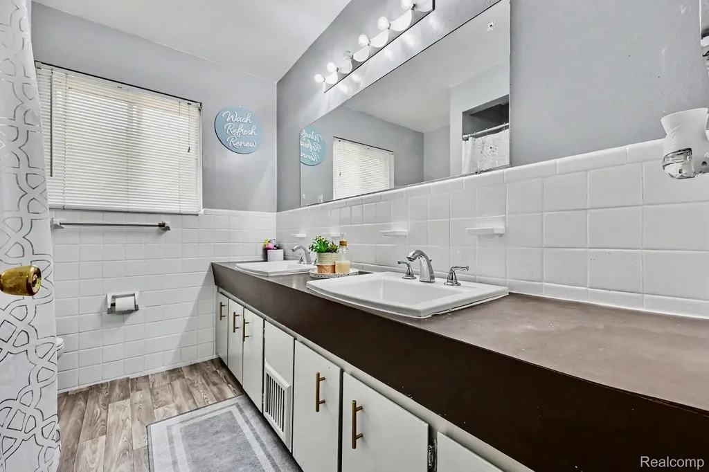 28326 Alden Street Madison Heights City MI 48071