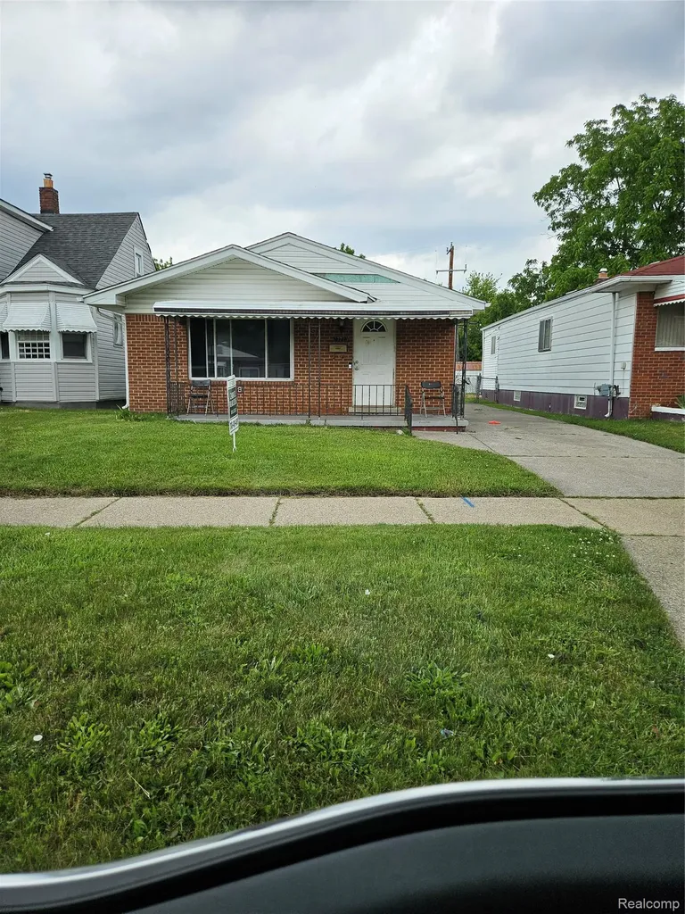 17723 Oakdale Street Roseville City MI 48066