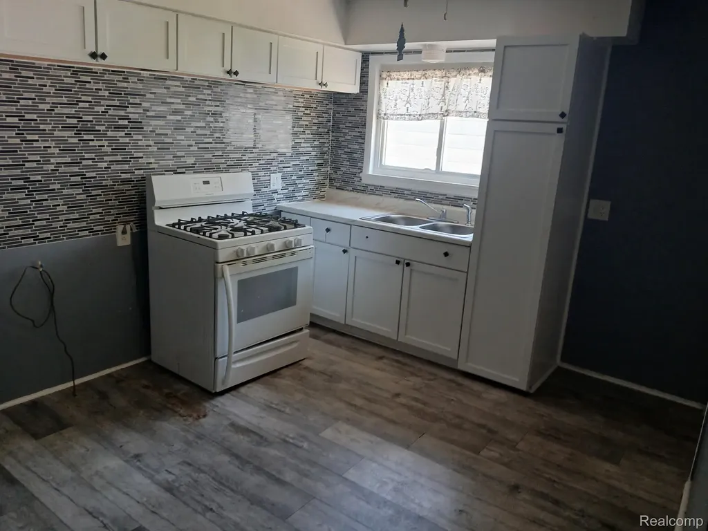 17723 Oakdale Street Roseville City MI 48066