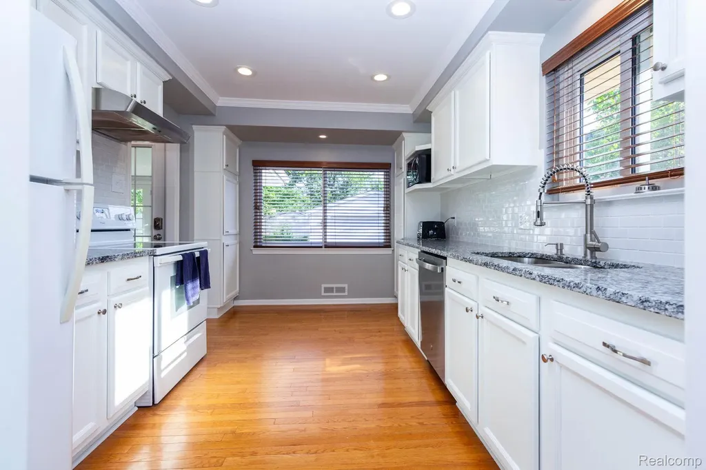 4333 Manor Avenue Royal Oak City MI 48073