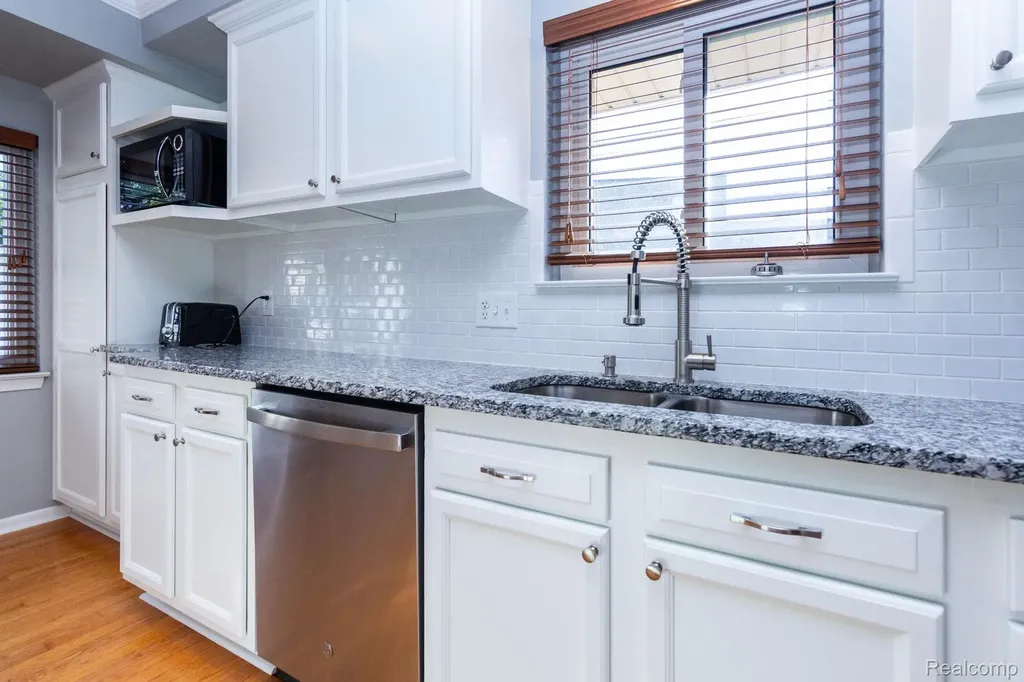 4333 Manor Avenue Royal Oak City MI 48073