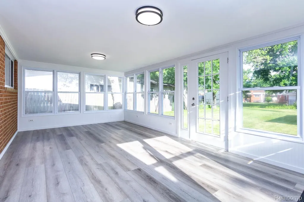 4333 Manor Avenue Royal Oak City MI 48073