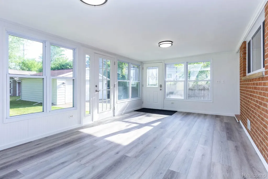 4333 Manor Avenue Royal Oak City MI 48073