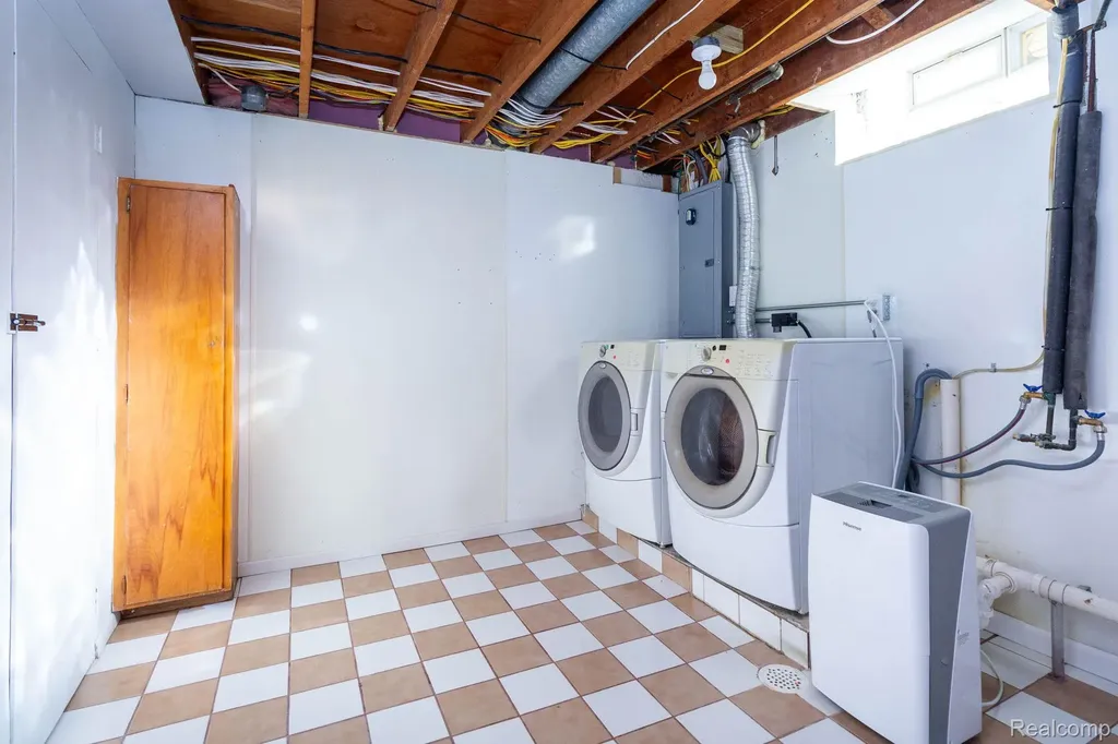 4333 Manor Avenue Royal Oak City MI 48073