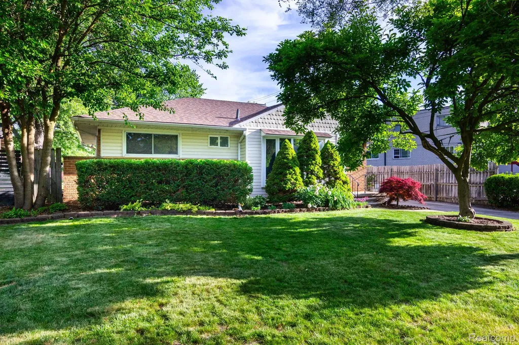 4333 Manor Avenue Royal Oak City MI 48073