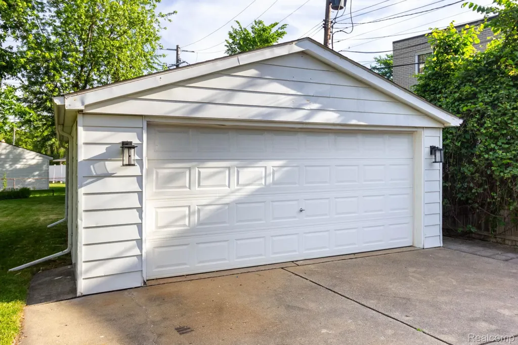 4333 Manor Avenue Royal Oak City MI 48073