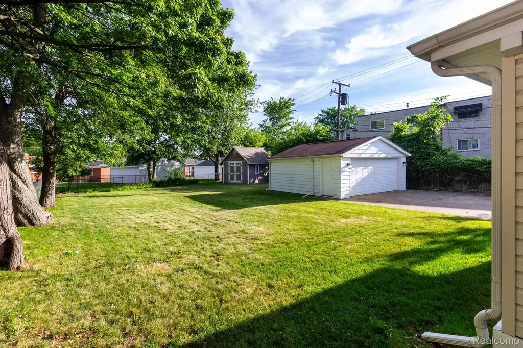 4333 Manor Avenue Royal Oak City MI 48073