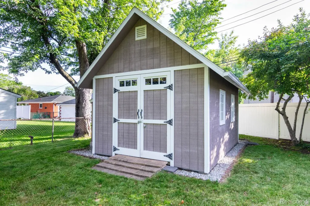 4333 Manor Avenue Royal Oak City MI 48073