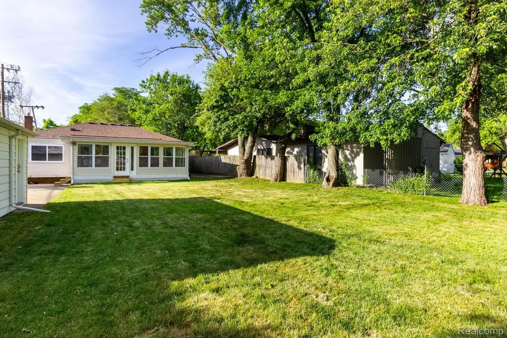 4333 Manor Avenue Royal Oak City MI 48073
