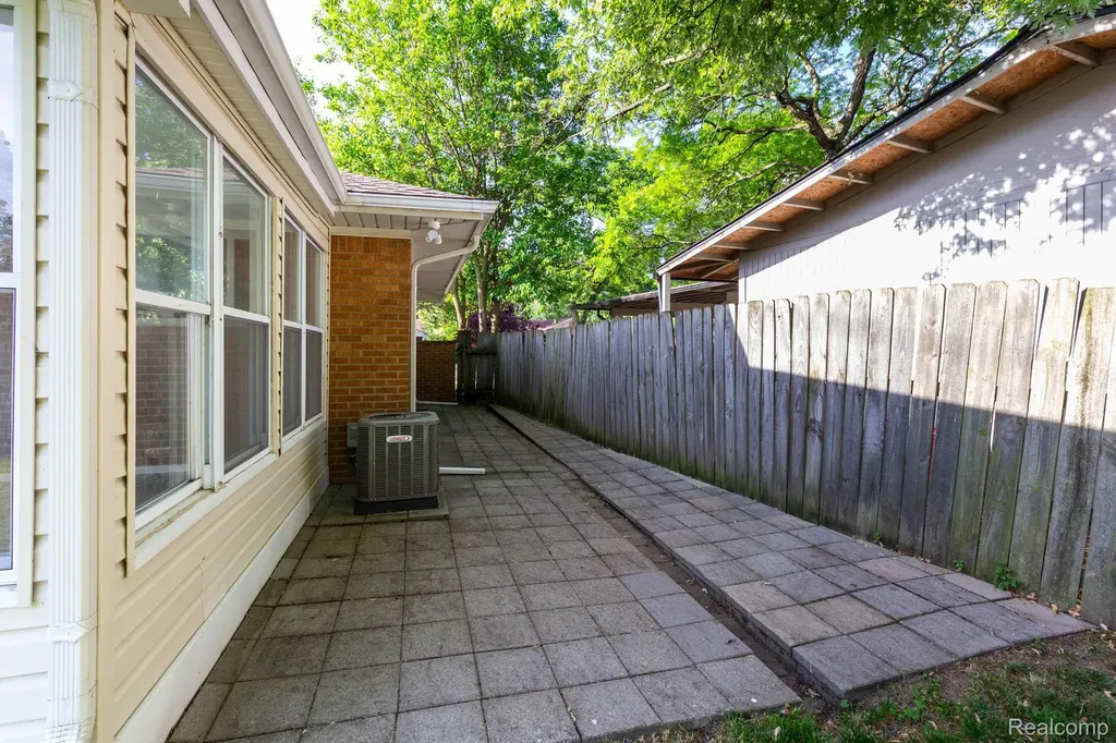 4333 Manor Avenue Royal Oak City MI 48073