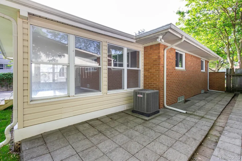 4333 Manor Avenue Royal Oak City MI 48073