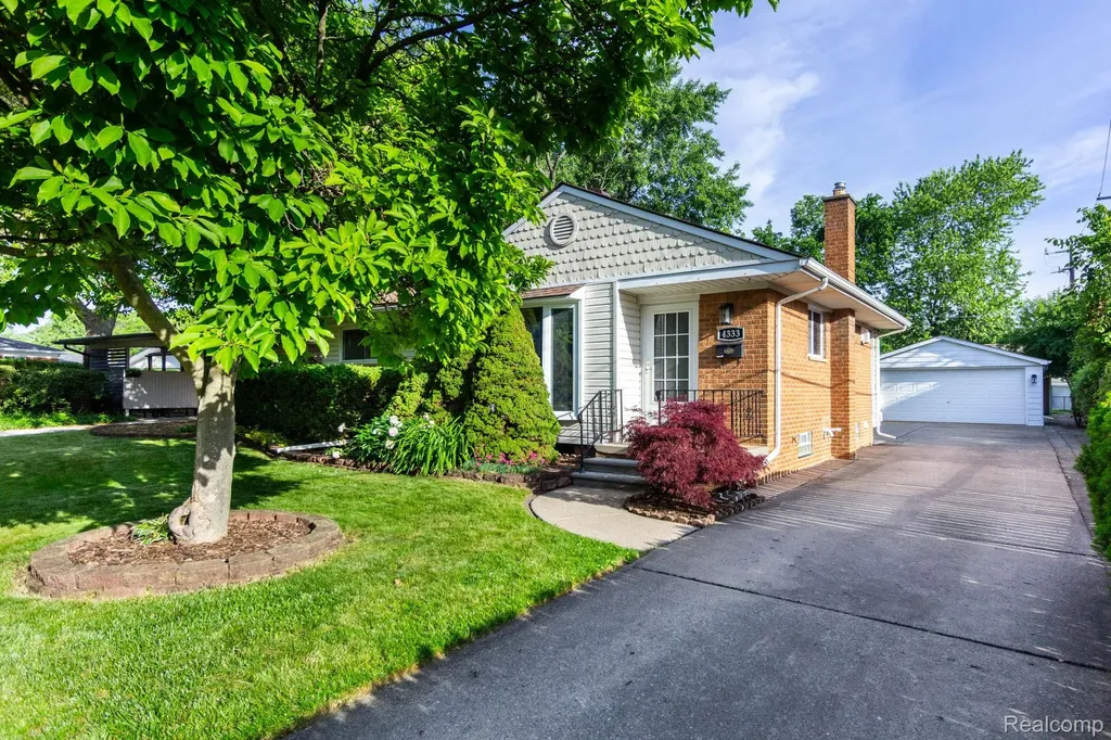 4333 Manor Avenue Royal Oak City MI 48073
