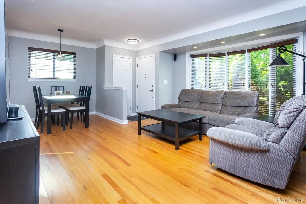 4333 Manor Avenue Royal Oak City MI 48073