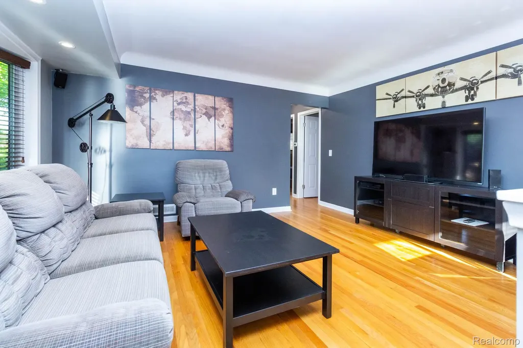 4333 Manor Avenue Royal Oak City MI 48073