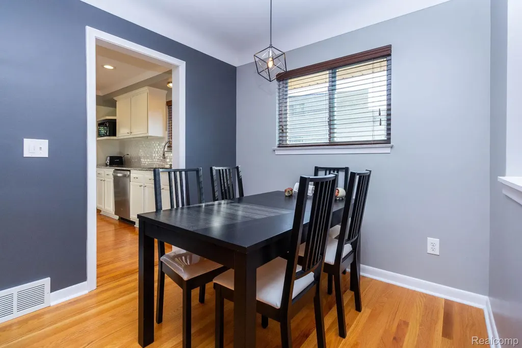 4333 Manor Avenue Royal Oak City MI 48073