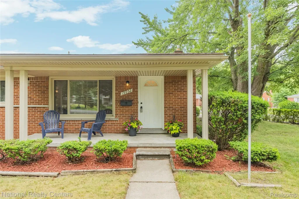 19952 Garfield Redford Charter Township MI 48240