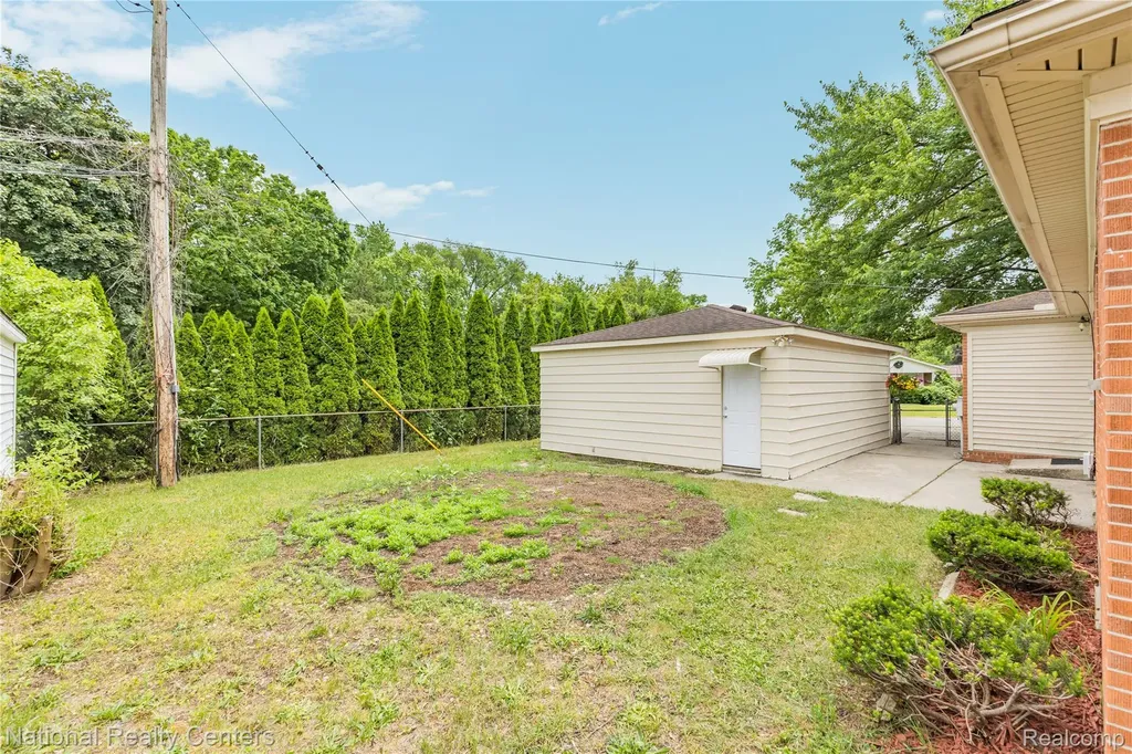 19952 Garfield Redford Charter Township MI 48240