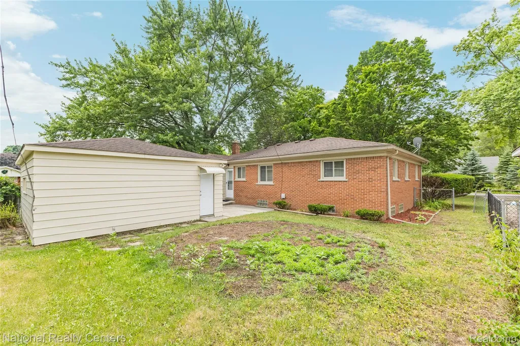 19952 Garfield Redford Charter Township MI 48240