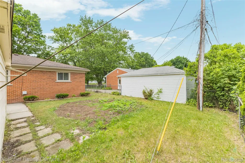 19952 Garfield Redford Charter Township MI 48240