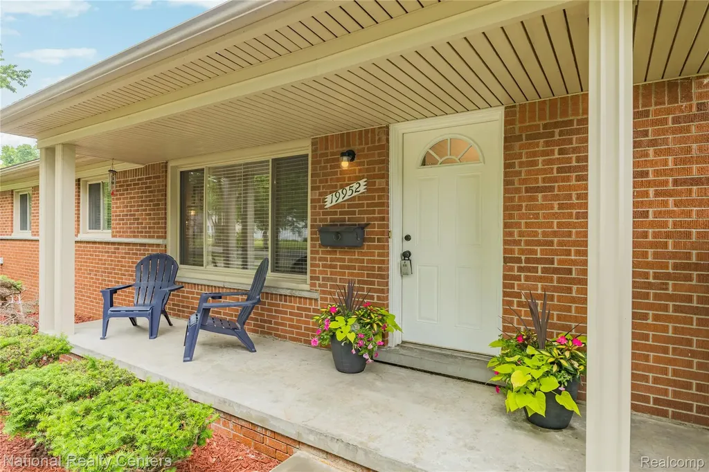 19952 Garfield Redford Charter Township MI 48240