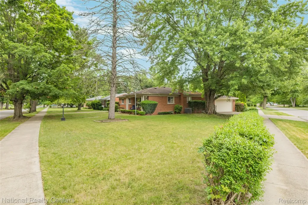 19952 Garfield Redford Charter Township MI 48240