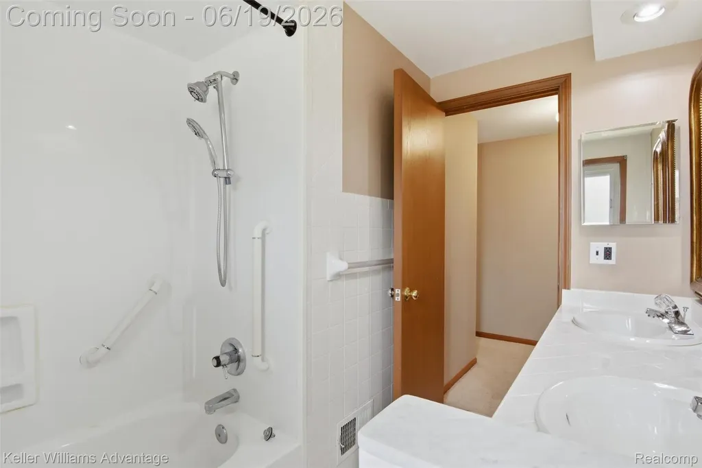 35729 Duke Drive Sterling Heights City MI 48310
