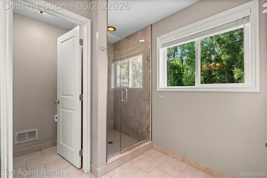 13826 Grandeur Avenue Shelby Charter Township MI 48315