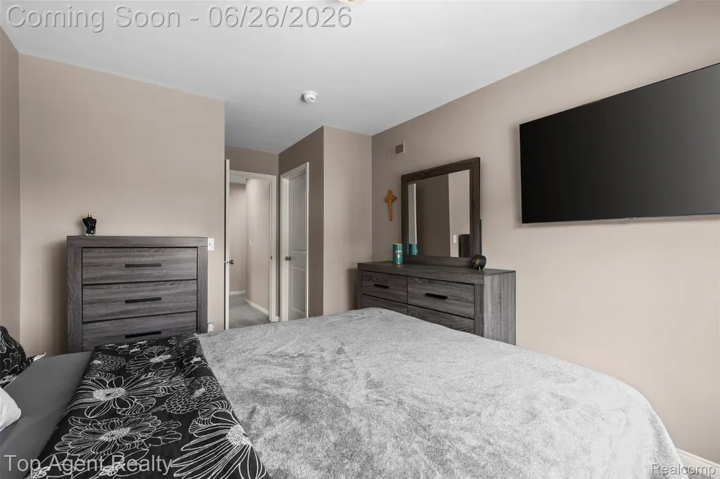 13826 Grandeur Avenue Shelby Charter Township MI 48315