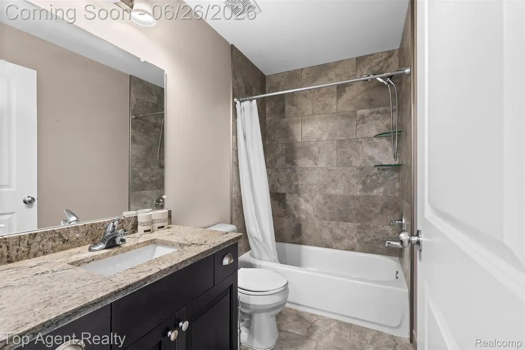 13826 Grandeur Avenue Shelby Charter Township MI 48315