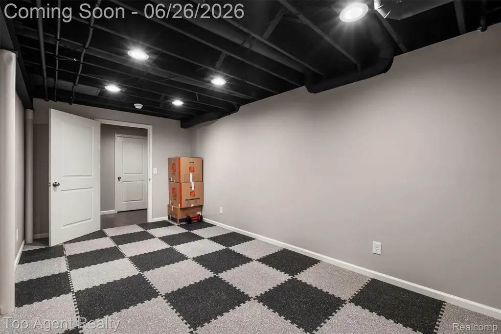 13826 Grandeur Avenue Shelby Charter Township MI 48315