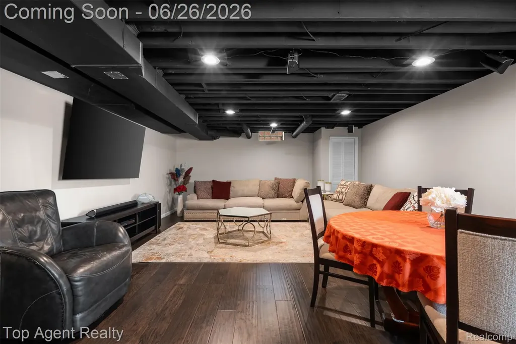 13826 Grandeur Avenue Shelby Charter Township MI 48315