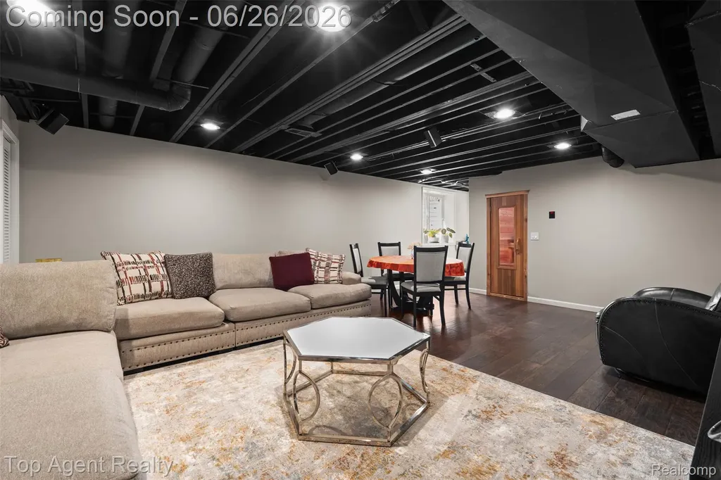 13826 Grandeur Avenue Shelby Charter Township MI 48315