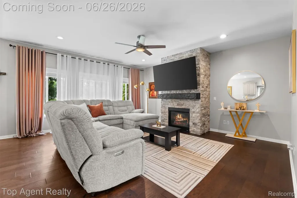 13826 Grandeur Avenue Shelby Charter Township MI 48315