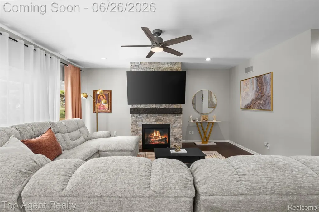 13826 Grandeur Avenue Shelby Charter Township MI 48315