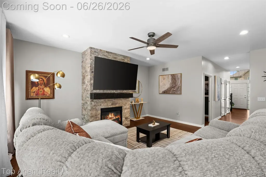13826 Grandeur Avenue Shelby Charter Township MI 48315