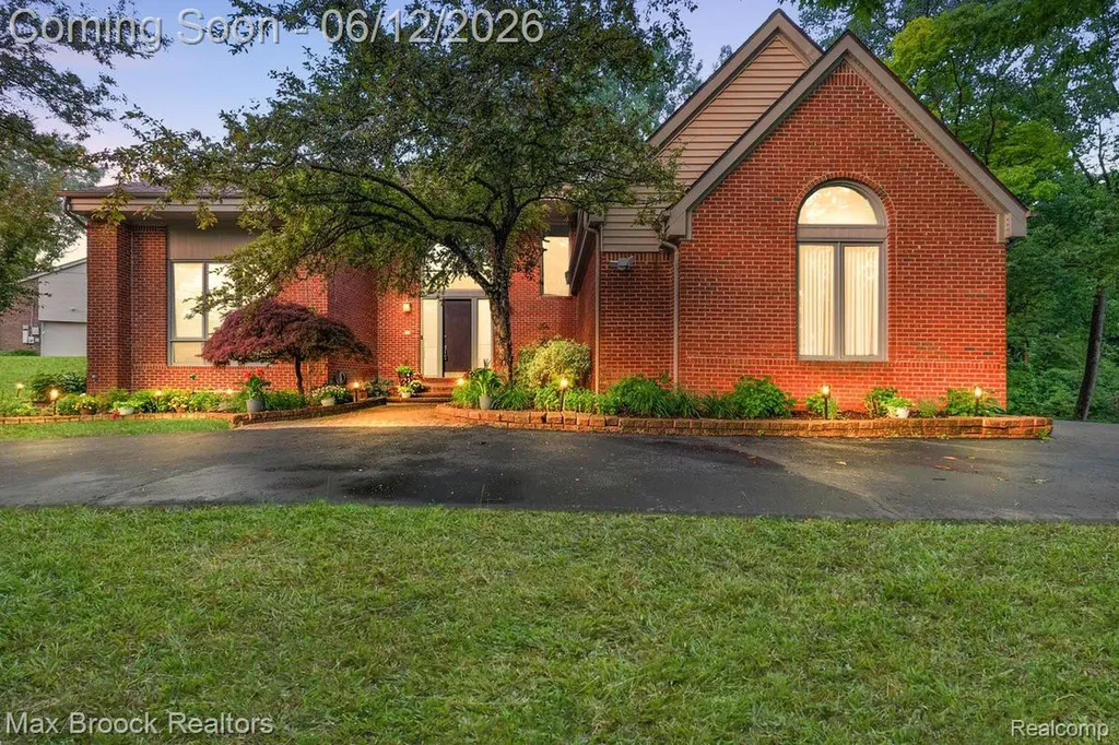 2295 Shore Hill Drive West Bloomfield Charter Township MI 48323