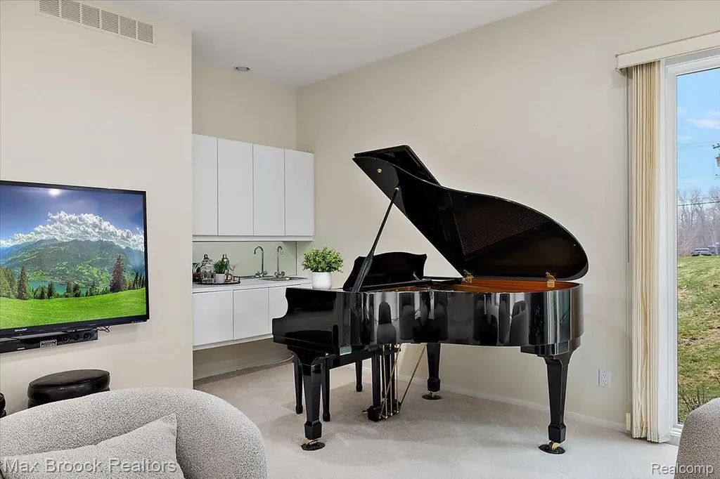 2295 Shore Hill Drive West Bloomfield Charter Township MI 48323