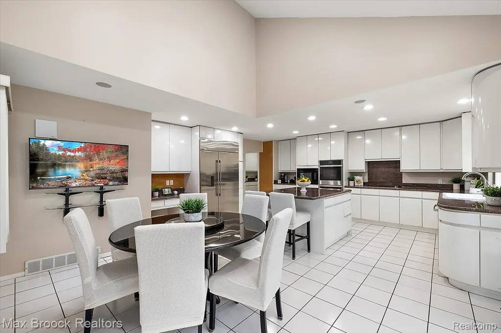 2295 Shore Hill Drive West Bloomfield Charter Township MI 48323