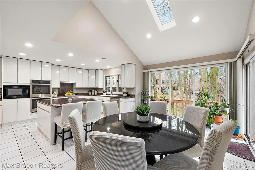 2295 Shore Hill Drive West Bloomfield Charter Township MI 48323