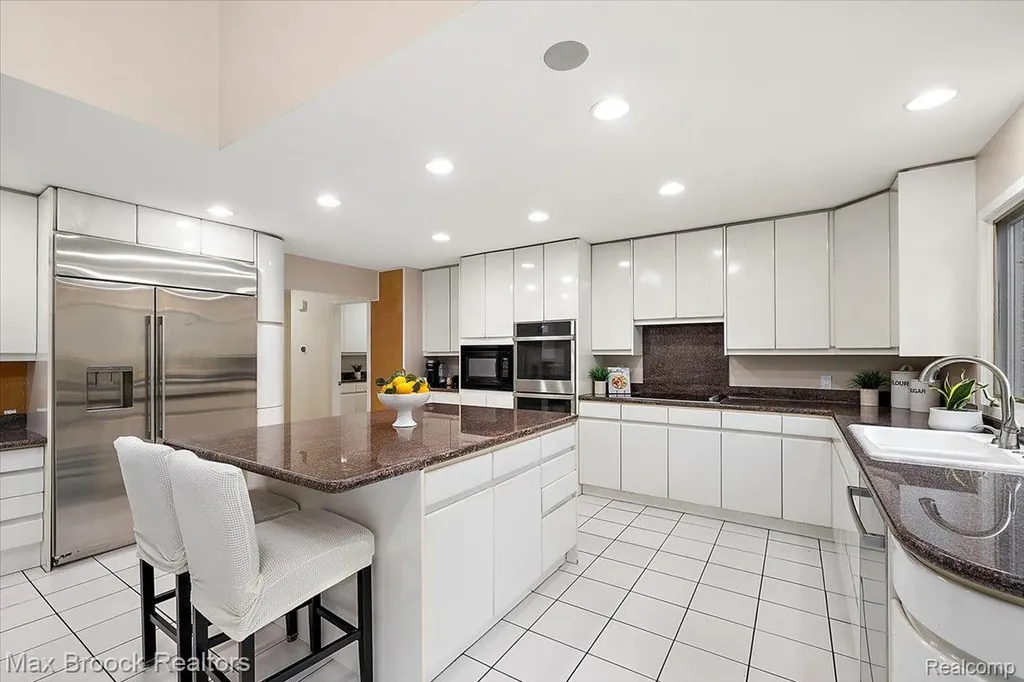 2295 Shore Hill Drive West Bloomfield Charter Township MI 48323