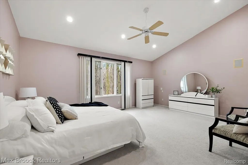 2295 Shore Hill Drive West Bloomfield Charter Township MI 48323