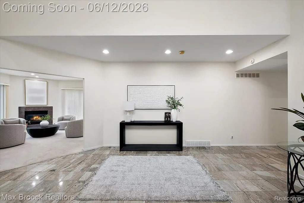 2295 Shore Hill Drive West Bloomfield Charter Township MI 48323