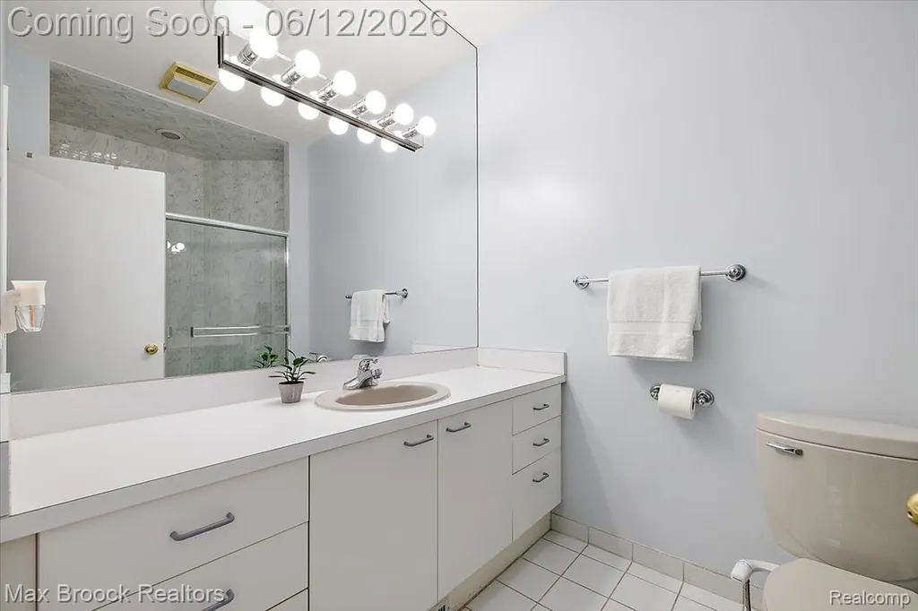 2295 Shore Hill Drive West Bloomfield Charter Township MI 48323
