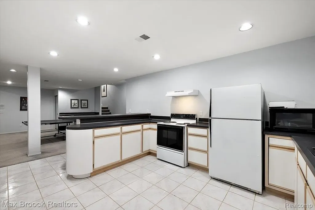 2295 Shore Hill Drive West Bloomfield Charter Township MI 48323